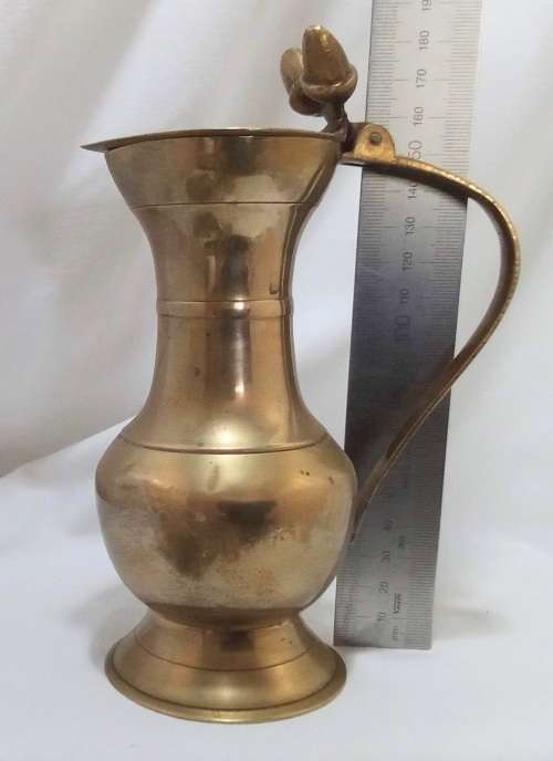1,7kgs of Brass!  Delightful vintage brass collectibles.