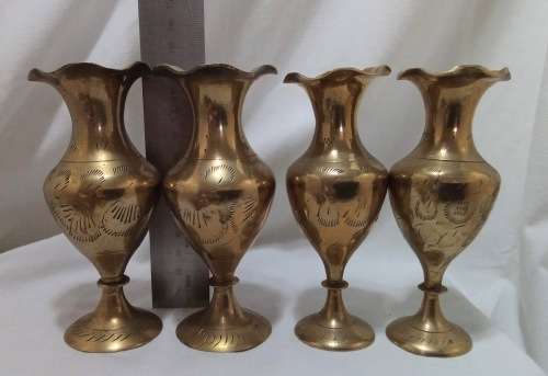 1,7kgs of Brass!  Delightful vintage brass collectibles.