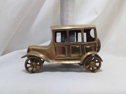 1,7kgs of Brass!  Delightful vintage brass collectibles.