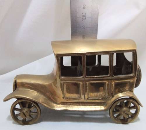 1,7kgs of Brass!  Delightful vintage brass collectibles.