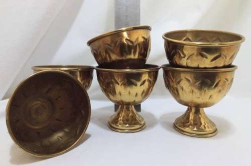 1,7kgs of Brass!  Delightful vintage brass collectibles.