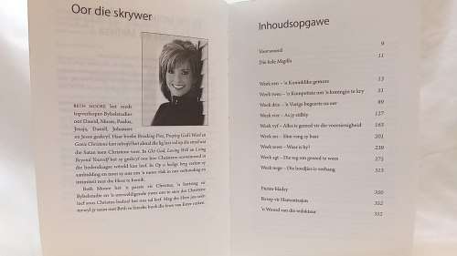 Ester deur Beth Moore