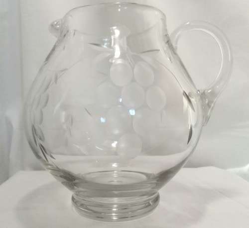 Delightful large vintage cut glass jug - stunning item!