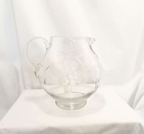 Delightful large vintage cut glass jug - stunning item!