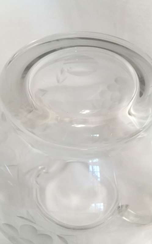 Delightful large vintage cut glass jug - stunning item!