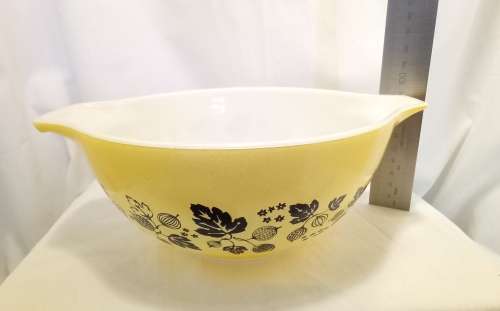 Vintage Pyrex dish `Gooseberry` Black on yellow