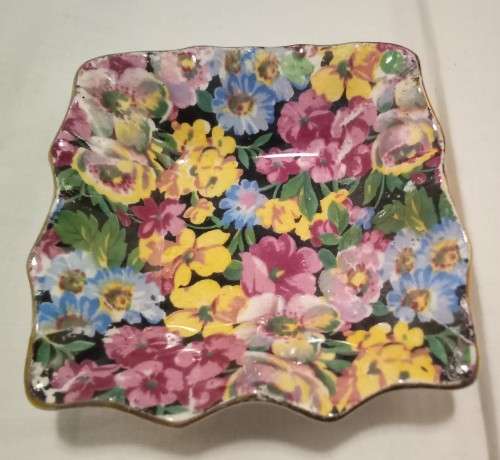 Four Vintage small plates in excellent condition