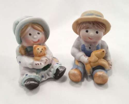 Very cute vintage little boy and girl figurines in excellent condition