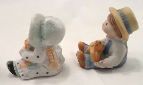 Very cute vintage little boy and girl figurines in excellent condition
