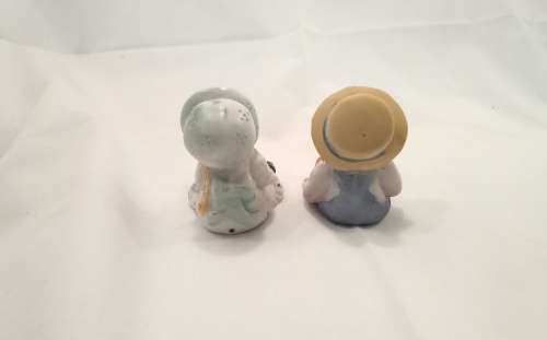 Very cute vintage little boy and girl figurines in excellent condition