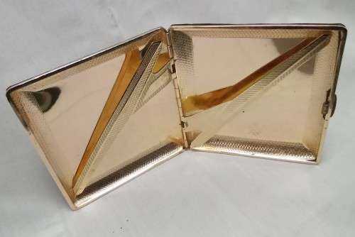 Beautiful Vintage Savoy cigarette case in good condition