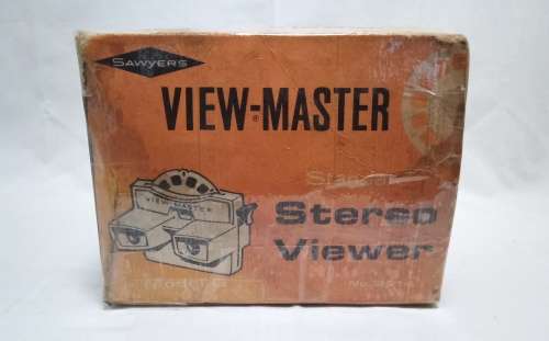 Vintage Beige Sawyer`s VIEW-MASTER Model G with 15 reels