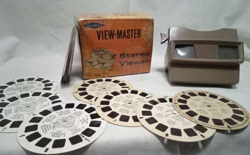 Vintage Beige Sawyer`s VIEW-MASTER Model G with 15 reels