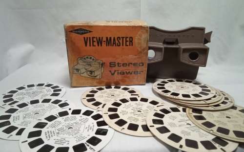 Vintage Beige Sawyer`s VIEW-MASTER Model G with 15 reels
