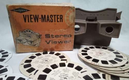 Vintage Beige Sawyer`s VIEW-MASTER Model G with 15 reels