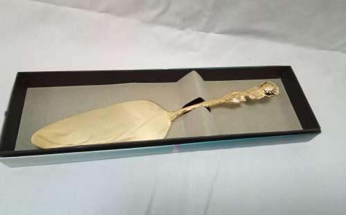 Eetrite 24k gold plated cake lifter in excellent condition