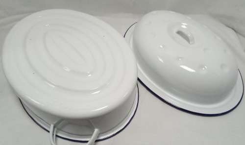 Enamel white oval Casserole dish in excellent condition