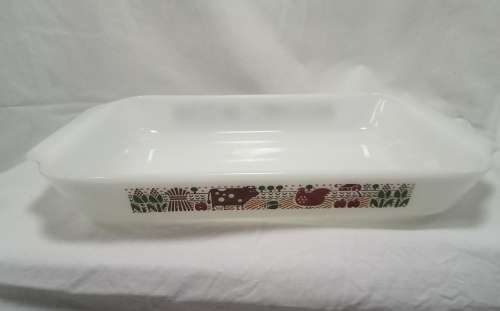 Milk glass white rectangular Oven dish in very good condition