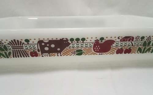 Milk glass white rectangular Oven dish in very good condition