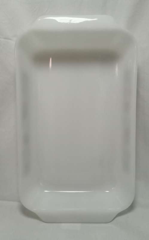 Milk glass white rectangular Oven dish in very good condition