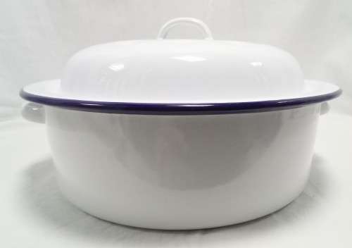 Enamel white round Casserole dish in excellent condition