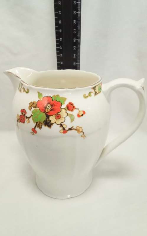 Beautiful antique Alfred Meakin `Avalon` Jug - in very good condition
