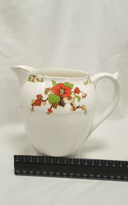 Beautiful antique Alfred Meakin `Avalon` Jug - in very good condition