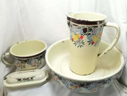 Beautiful Vintage Enamel bathroom set - unusual geometric design