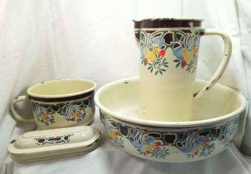 Beautiful Vintage Enamel bathroom set - unusual geometric design