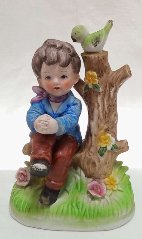 Lovely vintage boy on tree stump figurine in perfect condition