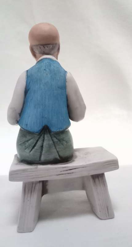 Lovely vintage gentleman on bench figurine in perfect condition