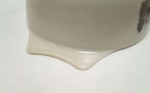 Lovely vintage beige Pyrex dish - design`Pine Trees`