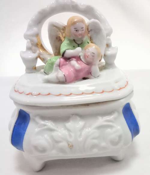 The dearest little vintage porcelain trinket box