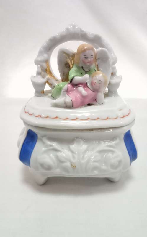 The dearest little vintage porcelain trinket box