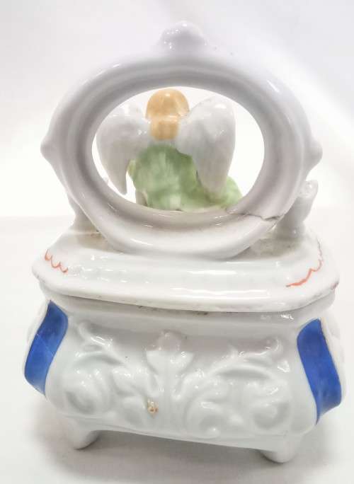 The dearest little vintage porcelain trinket box