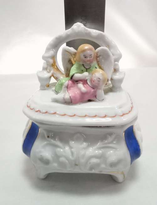 The dearest little vintage porcelain trinket box