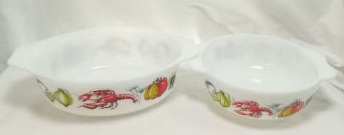 Two lovely vintage Pyrex design "Lobster" dishes