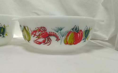 Two lovely vintage Pyrex design "Lobster" dishes