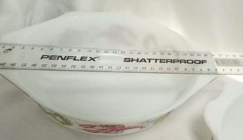 Two lovely vintage Pyrex design "Lobster" dishes