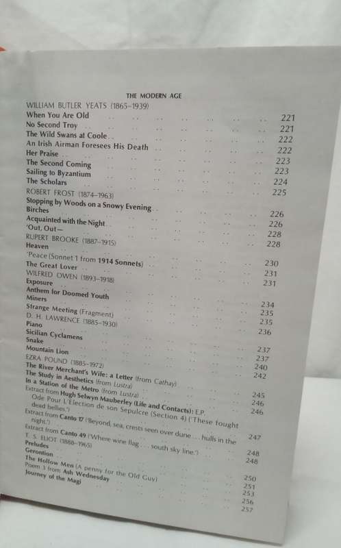 The Living Tradition: an anthology of English Verse 1340-1940 Tyfield, Nicol, Rumboli 1979