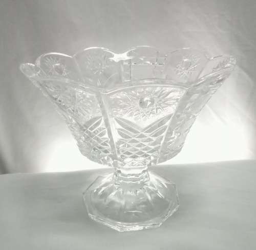 Very pretty vintage pressed glass footed bowl