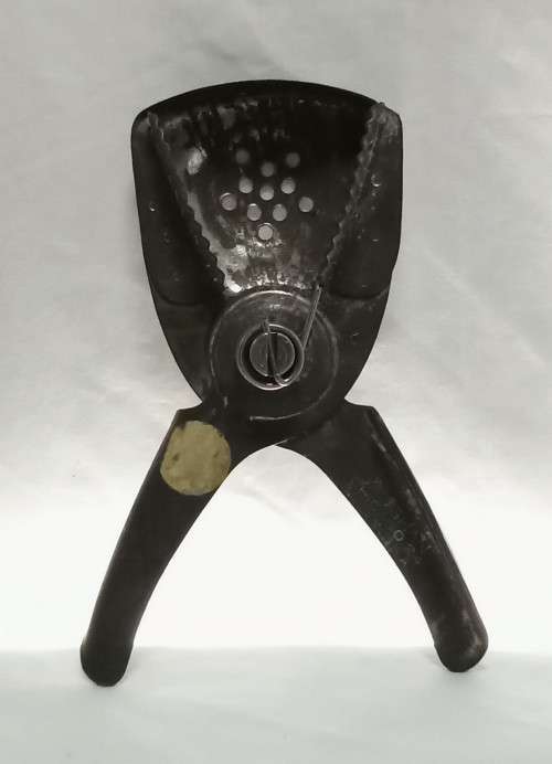Lovely vintage "Vaughan" Lemon squeezer