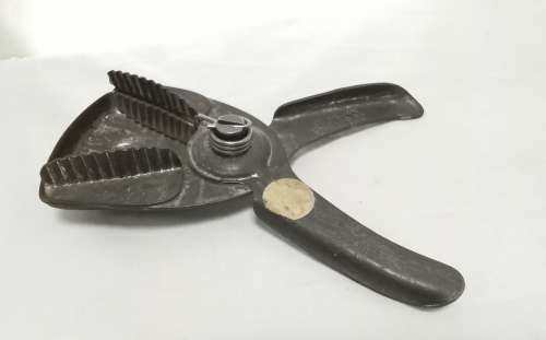 Lovely vintage "Vaughan" Lemon squeezer