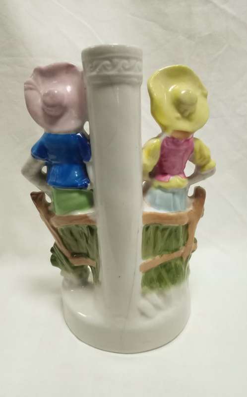 Gorgeous vintage fine porcelain couple ornament in very good condition