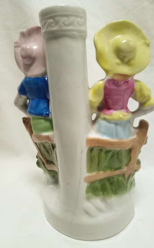 Gorgeous vintage fine porcelain couple ornament in very good condition