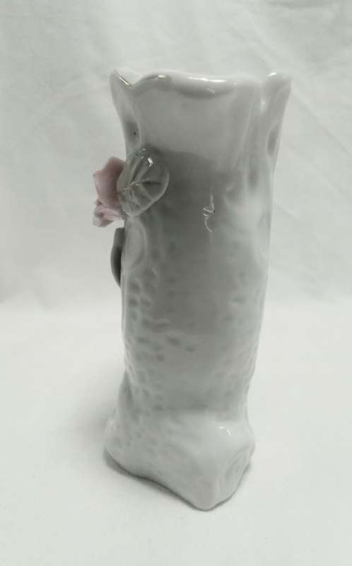 Cutest vintage porcelain Vase/ornament