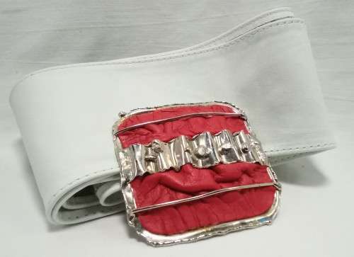 Stunning vintage wide white leather belt with separate red buckle