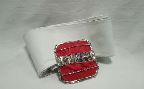Stunning vintage wide white leather belt with separate red buckle