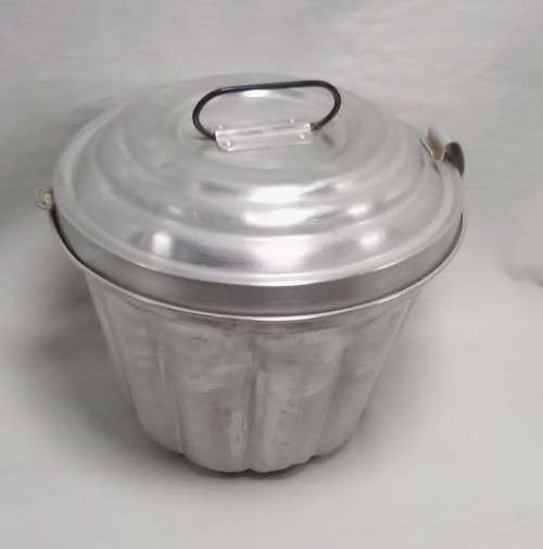 Unusual vintage aluminium pudding mould