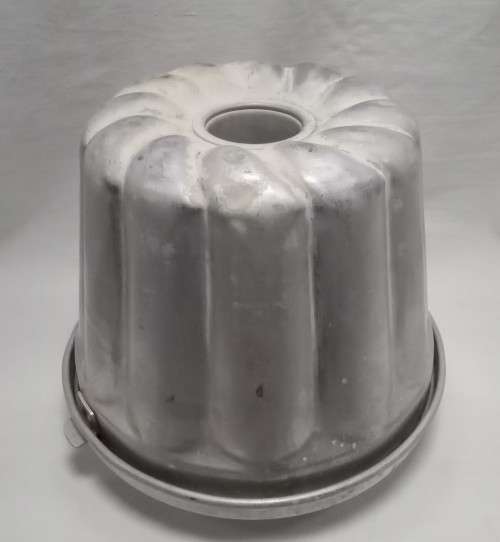 Unusual vintage aluminium pudding mould